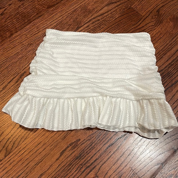 Dresses & Skirts - Ruffle White Mini Skirt